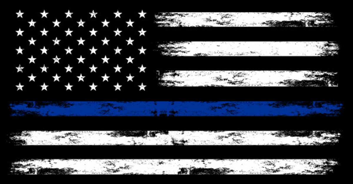 На борту холера бело синий флаг. Police Blue line флаг USA. Blue Lives matter флаг. Черный флаг США. Черно синий флаг.